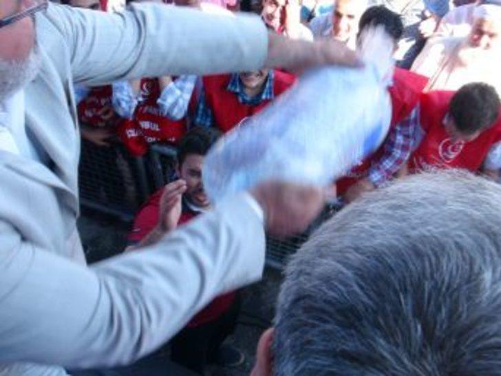 Arakan'da Yaşanan Vahşet Kadıköy'deki Mitingde Protesto Edildi