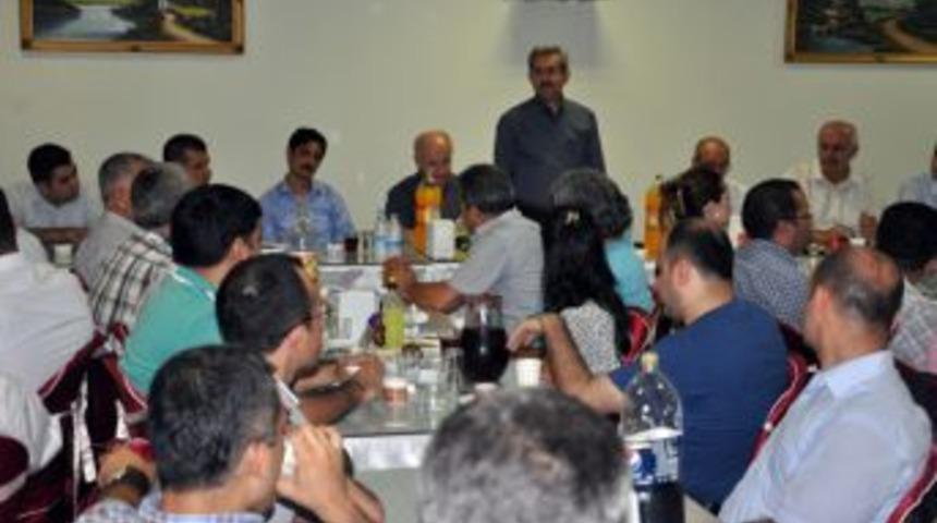 Necdet &Uuml;n&uuml;var Ceyhan'da