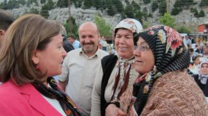 G&uuml;rkan sorun dinledi