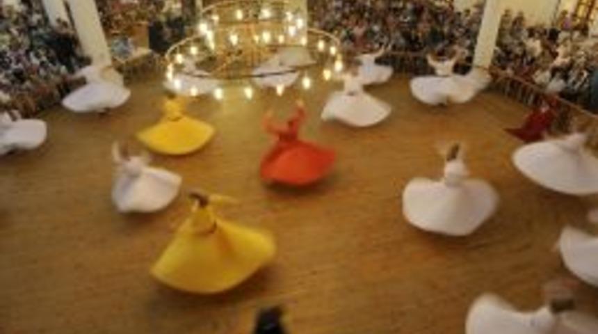 T&uuml;rkiye&rsquo;nin En B&uuml;y&uuml;k Mevlevihanesinde Iftar Verildi