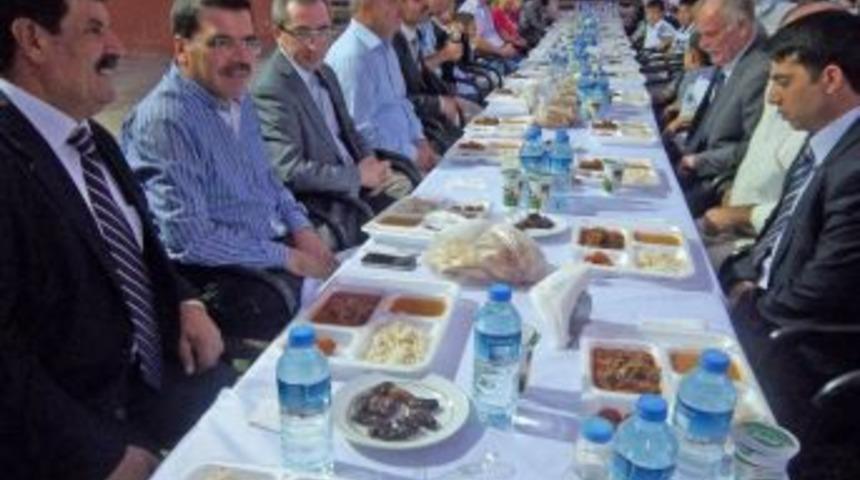 Şehit Aileleri Iftar Yemeğinde Bir Araya Geldi