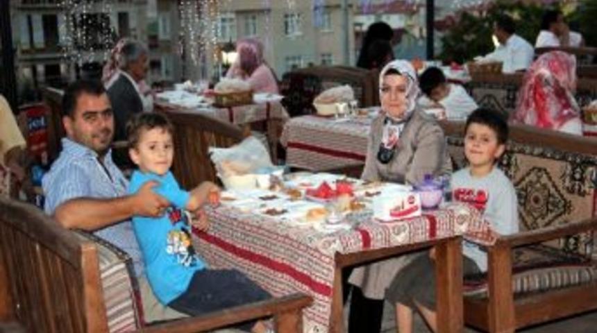 B&uuml;y&uuml;k Birlik Partisi İftarda Buluştu