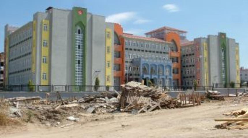 &Ccedil;orlu`da Yeni A&ccedil;ılan İmam Hatip Ortaokuluna Kayıtlar Başladı
