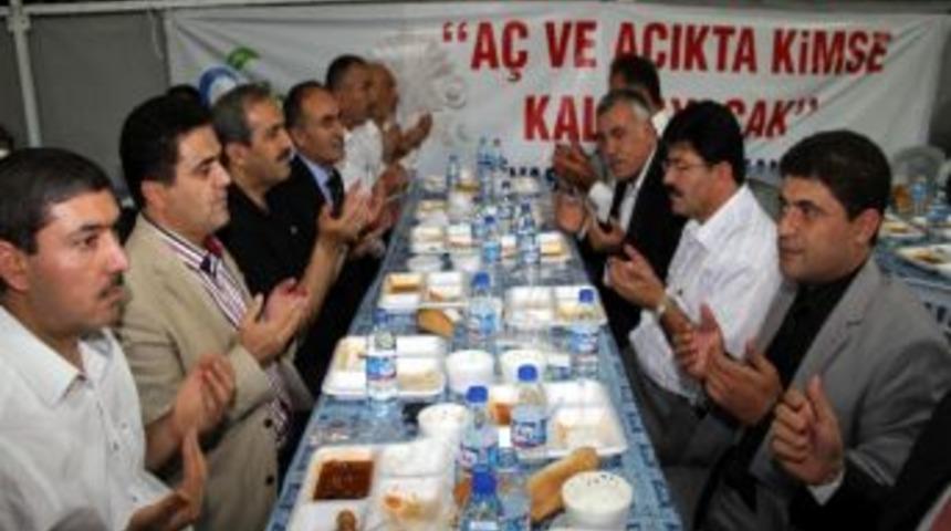 İstanbul Sivaslılar Derneği&rsquo;nden İftar Yemeği