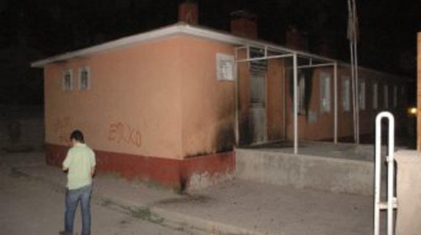 Van'da Bir Sağlık Ocağı Kundaklandı