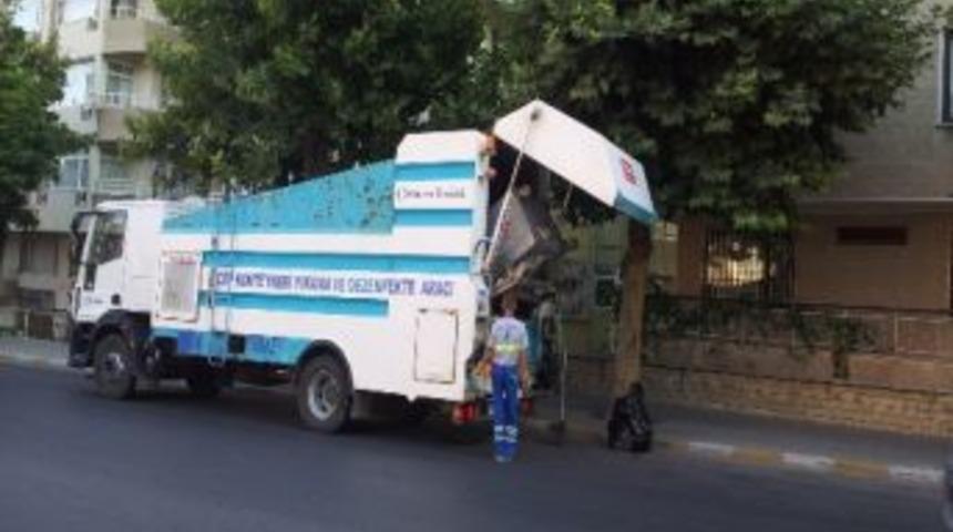 &Ccedil;&ouml;p Konteynırları Dezenfekte Ediliyor