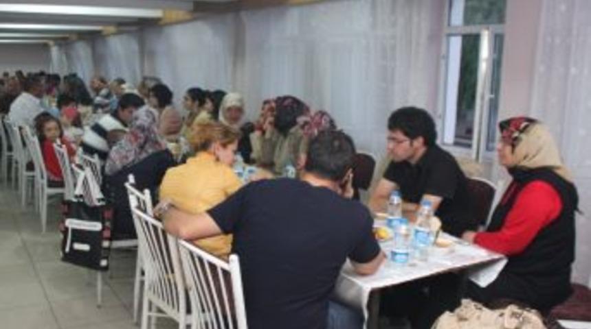 Ahlat Kafkas K&uuml;lt&uuml;r Ve Dayanışma Derneği&rsquo;nden İftar Yemeği