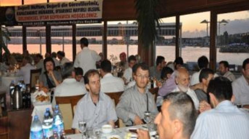 Belediye Başkanı Akg&uuml;n&rsquo;den İmamlara İftar