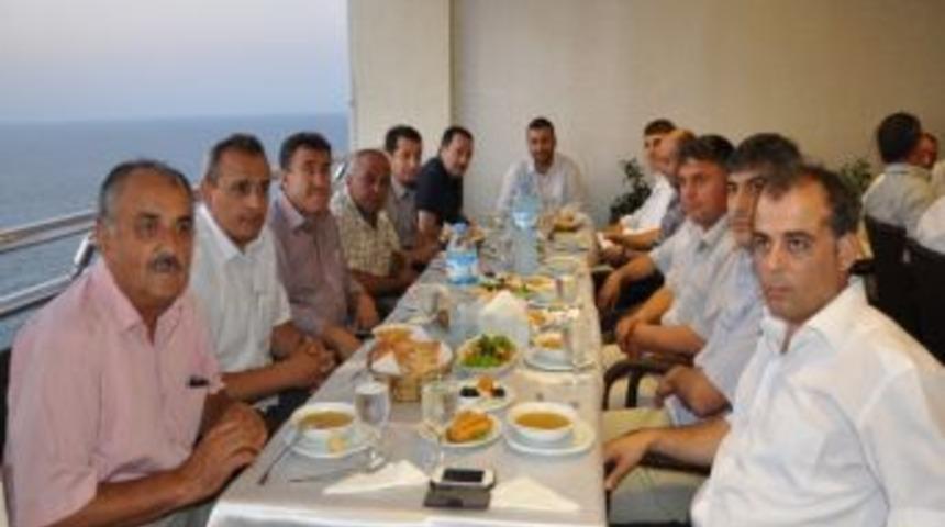 Ak Parti Merkez İl&ccedil;e Başkanı Karaduman, Muhtarlarla İftarda Buluştu