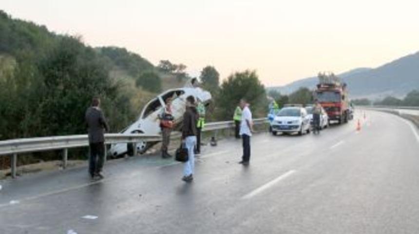 Bolu&rsquo;da Trafik Kazası: 2 &Ouml;l&uuml;, 1 Yaralı
