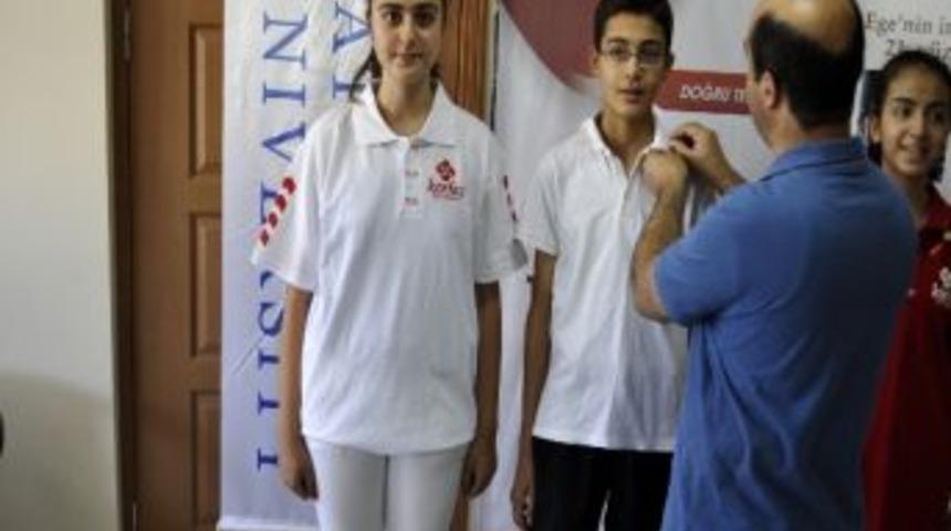 Gediz'in Altın &Ccedil;ocukları K&ouml;rfez Dershanesi Tarafından Altınla &Ouml;d&uuml;llendirildi