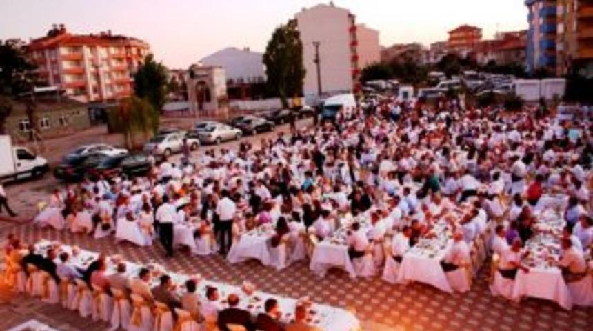 D&uuml;nyanın en b&uuml;y&uuml;k mevlevihanesinde iftar