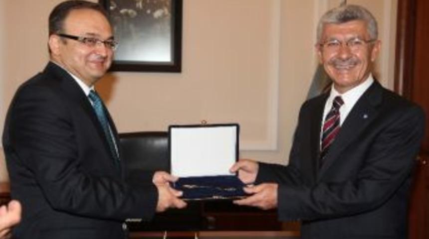 Gazi &Uuml;niversitesinin Yeni Rekt&ouml;r&uuml; G&ouml;reve Başladı