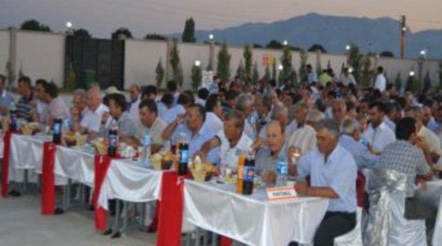 Saruhanlı Ak Parti'den İftar Yemeği