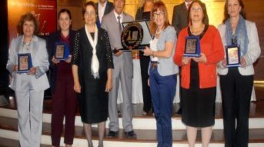 D&uuml;nya Kadınları Hakları İ&ccedil;in Buluştu