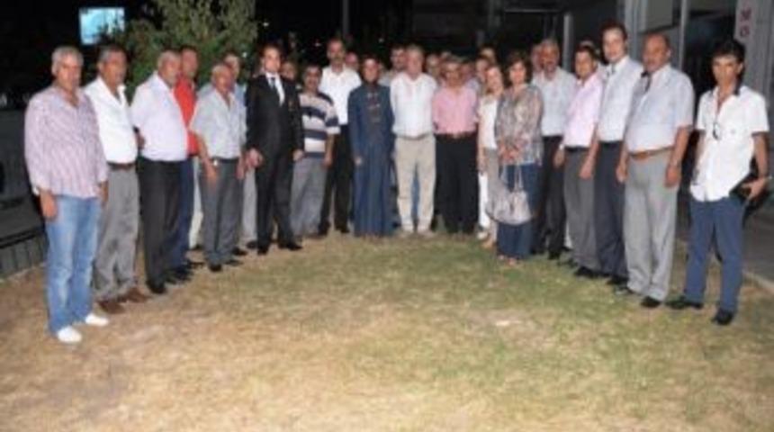 Ak Parti Bayraklı Teşkilatı Bug&uuml;ne Kadar 145 Ailenin Sofrasına Oturdu