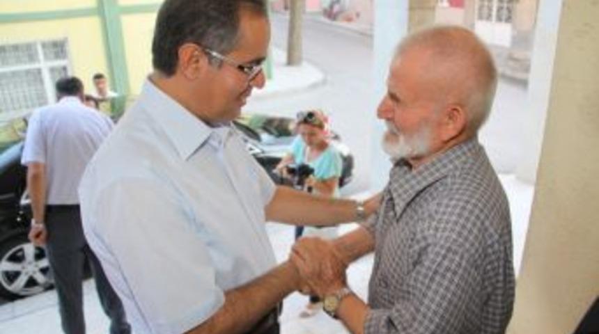 Vali Tapsız'dan Huzurevi'ne duygusal veda