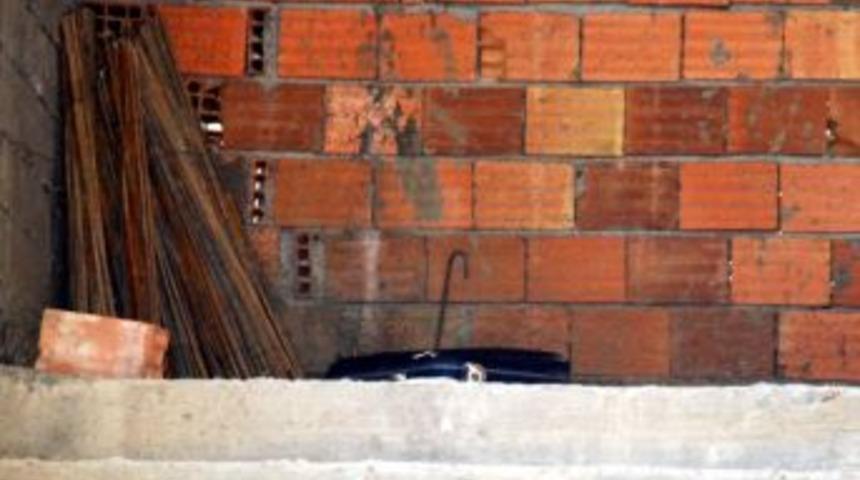 &Ouml;ğle Namazı Esnasında Camide Ş&uuml;pheli &Ccedil;anta Paniği