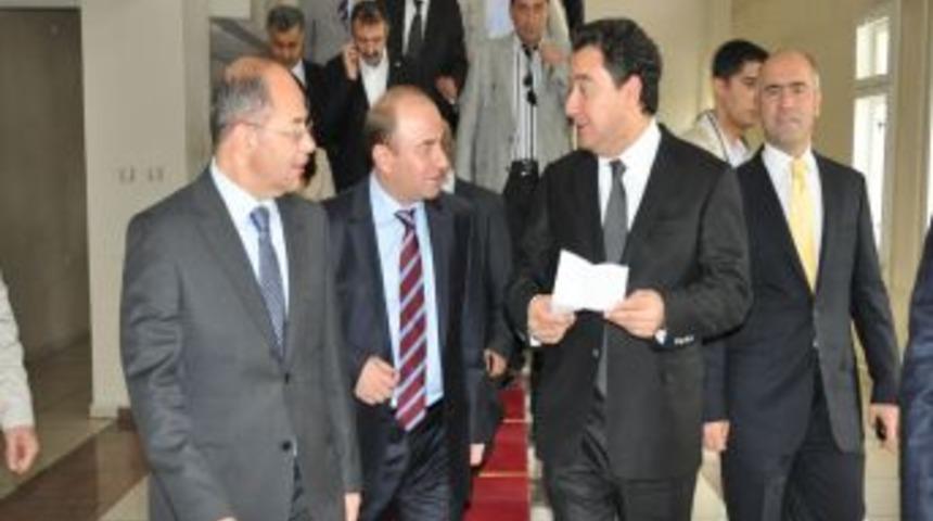 Babacan: Ter&ouml;rle M&uuml;cadele Ederken, Siyasi Reformlar Devam Edecek