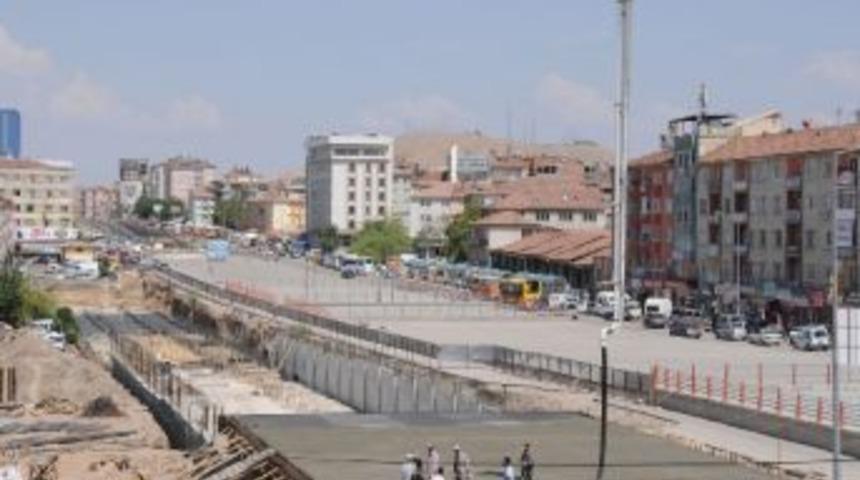 212 Ara&ccedil;lık Kapalı Otopark İnşaatı Devam Ediyor