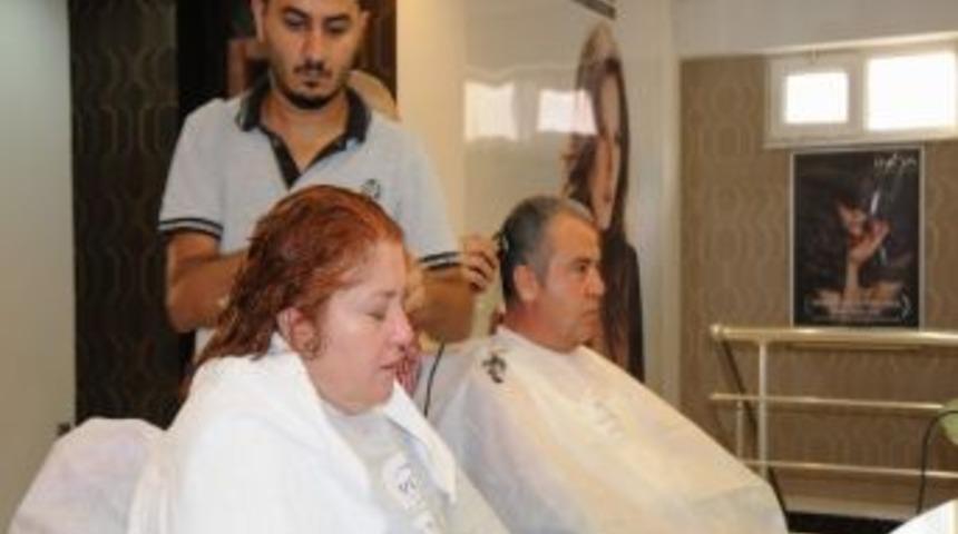 Belediye Başkanı Eşine Destek İ&ccedil;in Sa&ccedil;larını Kısalttırdı