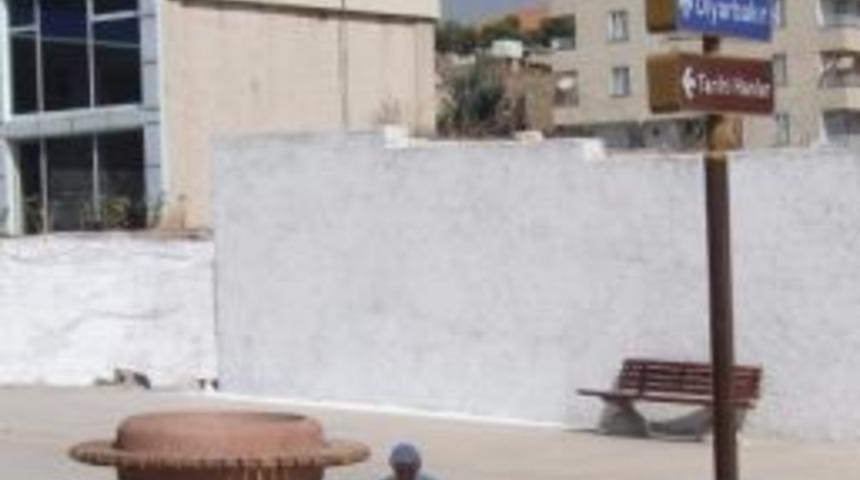 Şanlıurfalı Vatandaşlardan G&uuml;neşten Korunma Y&ouml;ntemi