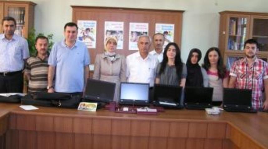 Lys'de Dereceye Giren &Ouml;ğrencilere Hediyeleri Verildi