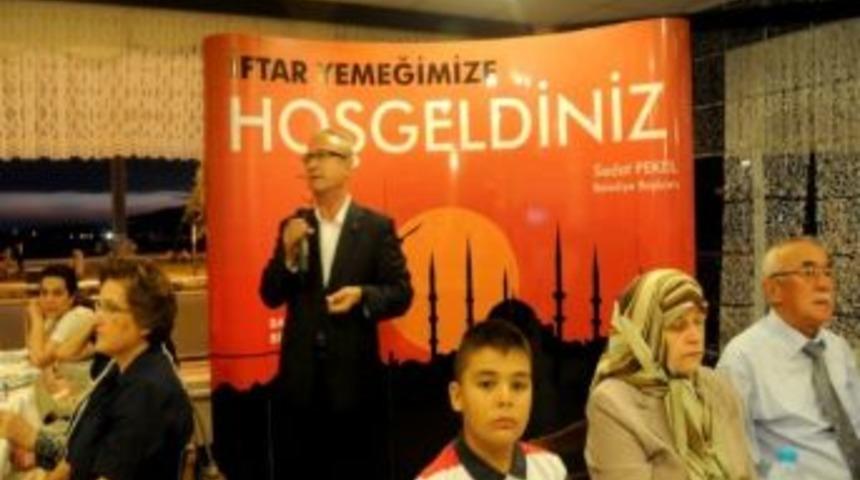 Bandırma Belediyesi Şehit Ve Gazi Ailelerine İftar Yemeği Verdi