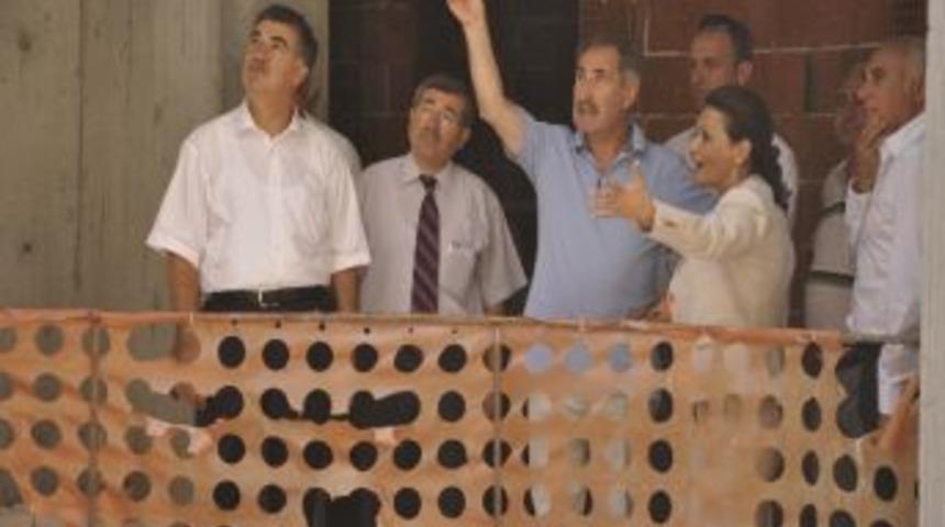 Bakan G&uuml;nay, Kuşadası&rsquo;nda Hilton Oteli İnşaatını Gezdi