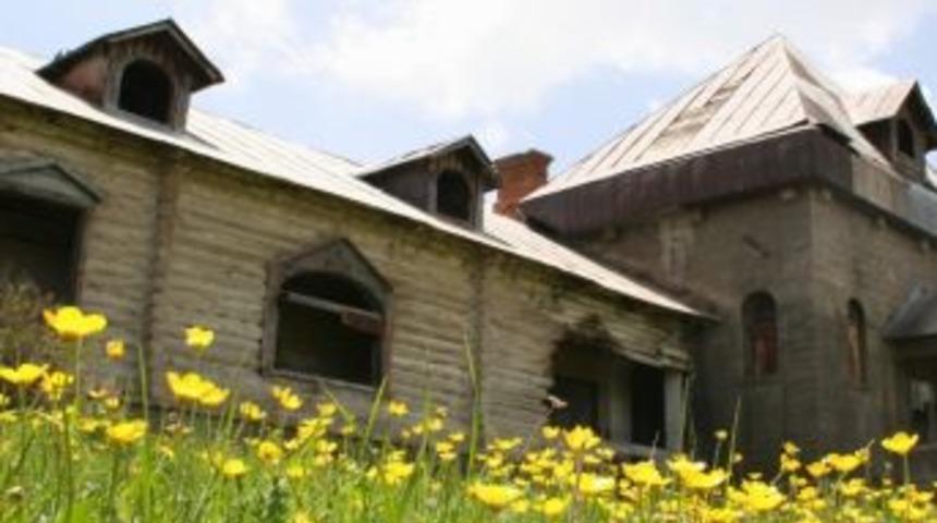 Katerina K&ouml;şk&uuml; &Ccedil;&uuml;r&uuml;yor