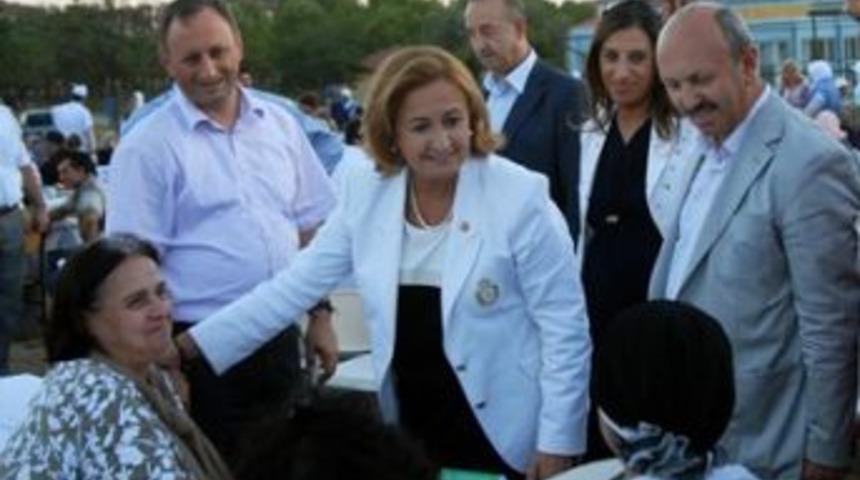 Dar&uuml;laceze sakinleri iftarda buluştu