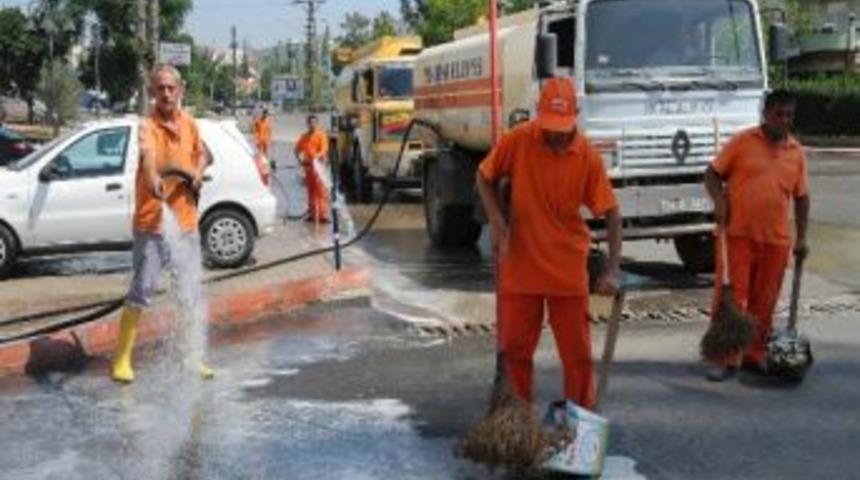 Yenişehir&rsquo;de Temizlik &Ccedil;alışmaları Devam Ediyor