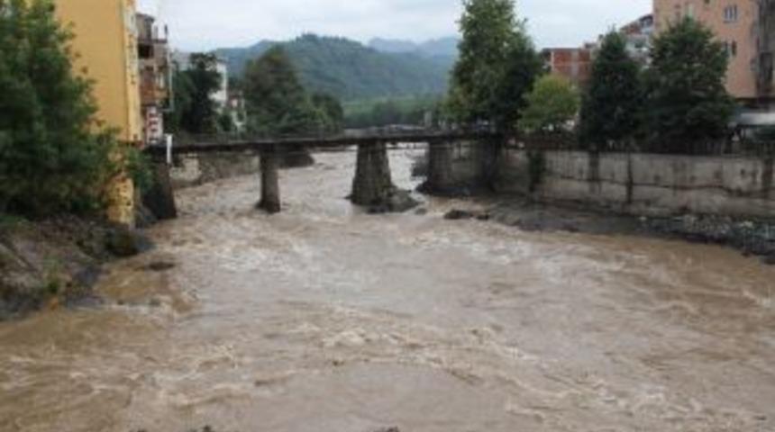 Aşırı Yağışlar Terme &Ccedil;ayı&rsquo;nı Coşturdu