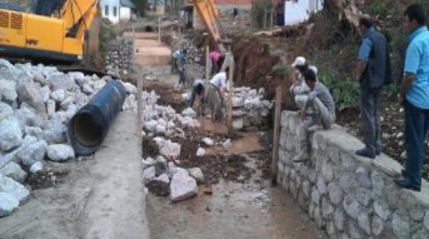 Petekli K&ouml;y&uuml; Taşkın Koruma Kanal &Ccedil;alışmaları Tamamlandı