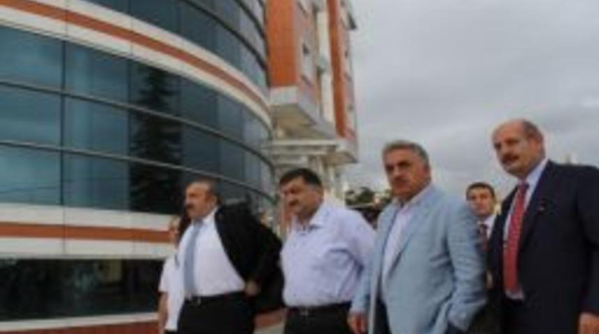 G&uuml;mr&uuml;k Ve Ticaret Bakanı Hayati Yazıcı Rize'de