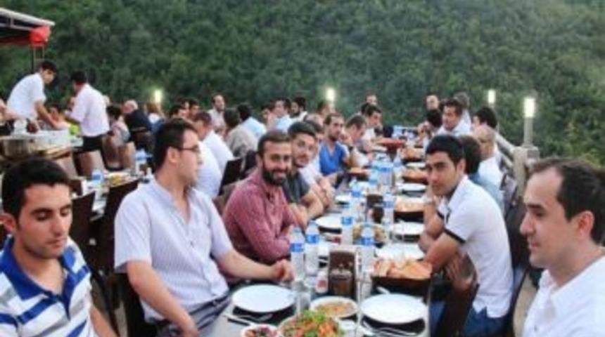 Ak Partili Gen&ccedil;ler İftarda Bir Araya Geldi