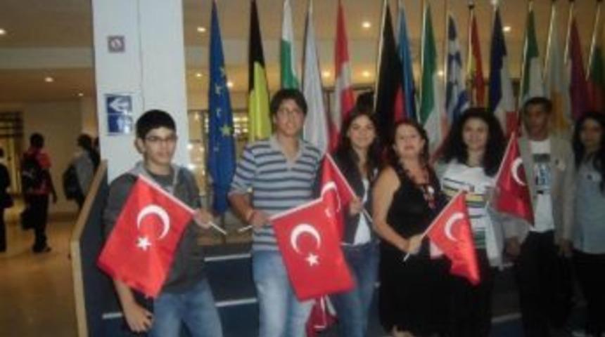 Kuşadalı Gen&ccedil;ler Ab Gen&ccedil;lik Kampına Katıldı