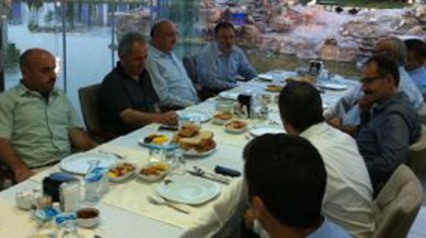 Temel Coşkun, memurlarla iftar a&ccedil;tı