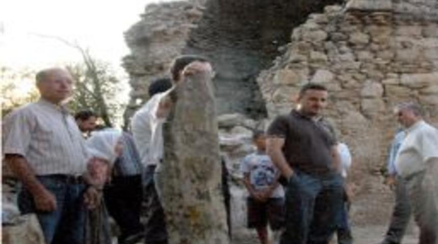 Bin Yıllık Tarih Ayağa Kalkıyor