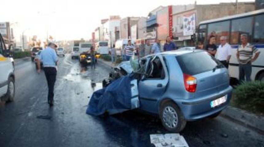 İzmir'de Trafik Kazası: 1 &Ouml;l&uuml;