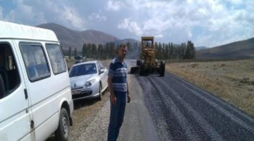 Demir&ouml;z&uuml;&rsquo;nde Yol Yapım &Ccedil;alışmaları S&uuml;r&uuml;yor