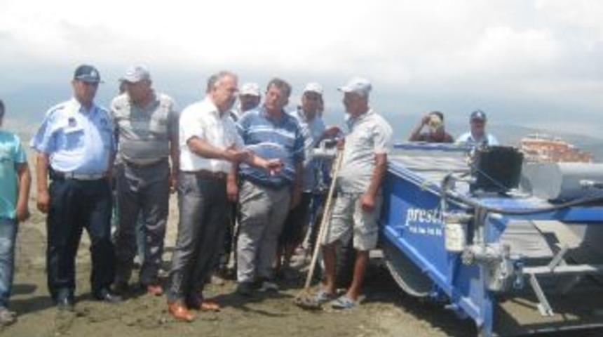 Samandağ Belediyesi'ne Kum Temizleme Aracı