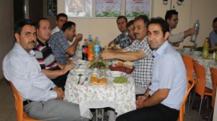 Zafer Fen Anafen Dershanesi'nden Il&ccedil;e Protokol&uuml;n&uuml; Buluşturan Iftar