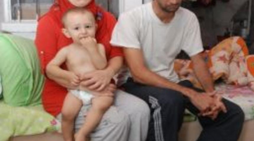 Evlerinden &Ccedil;ıkarılan Aile K&ouml;m&uuml;rl&uuml;kte Yaşam M&uuml;cadelesi Veriyor