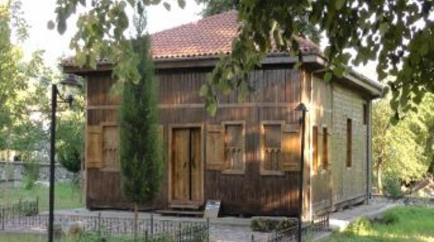 688 Yıllık Orhangazi Camii Ayakta Kalmayı Başardı