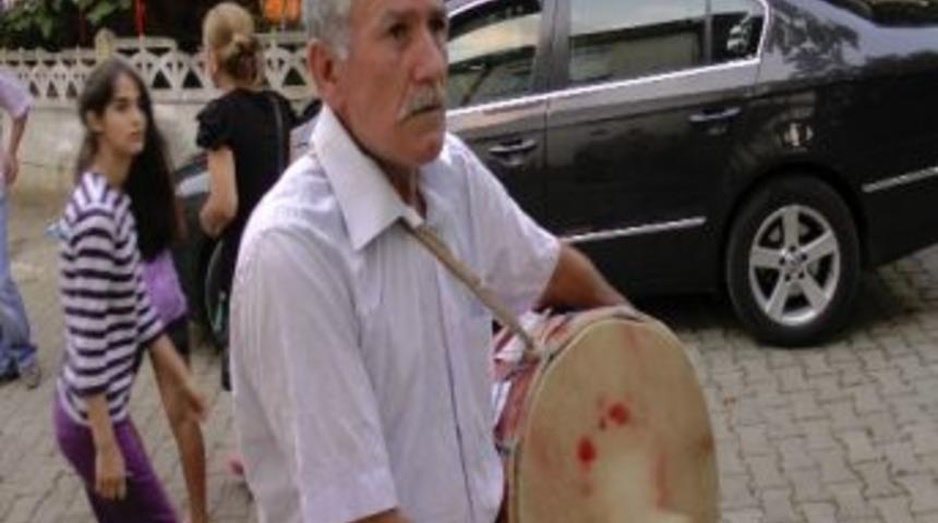 Ramazan Davulcuları İlk Bahşişlerini Aldı