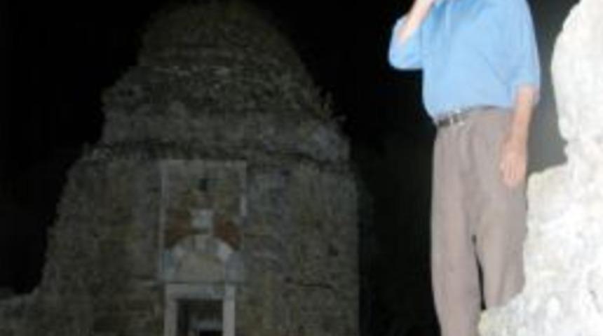 Bin Yıllık İkiz T&uuml;rbe Ayağa Kaldırılıyor