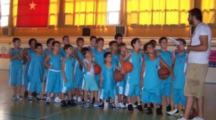 Hem Kur'an &Ouml;ğreniyorlar Hem Spor Yapıyorlar