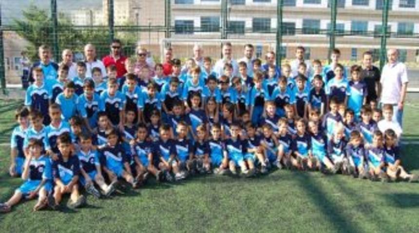 Gemlik Belediyesinden Minik Sporculara Malzeme Desteği