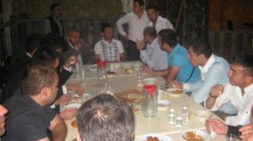 B&uuml;nyanlı &Uuml;lk&uuml;c&uuml;ler İftar Yemeğinde Tek Y&uuml;rek Oldu